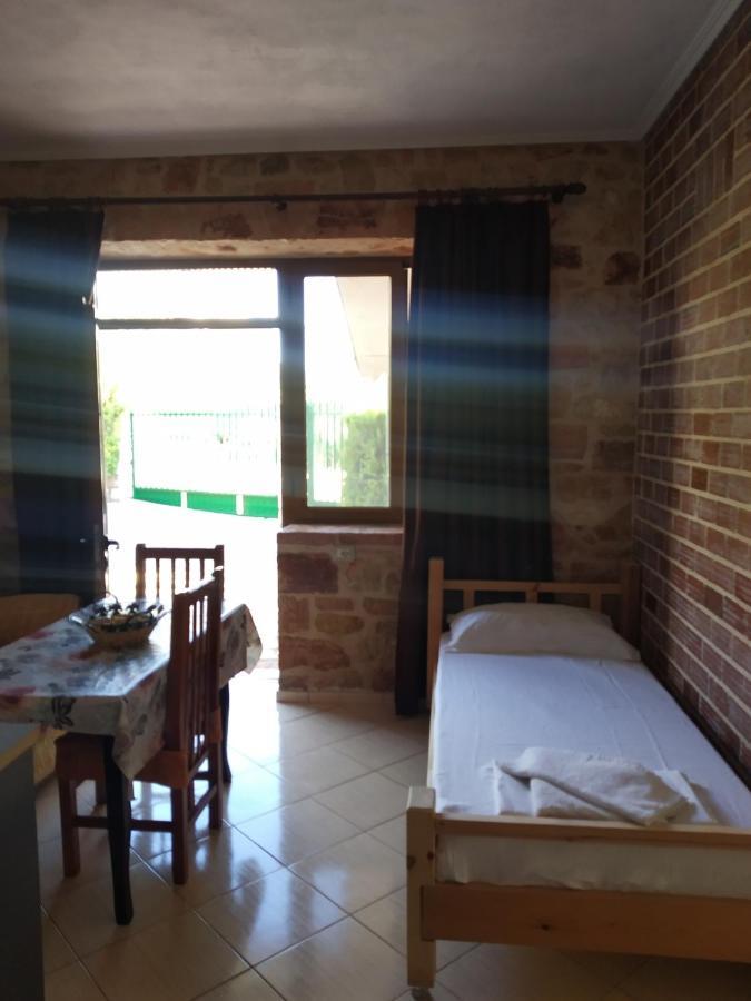 Altin Skrapari Guesthouse Ksamil Exterior foto