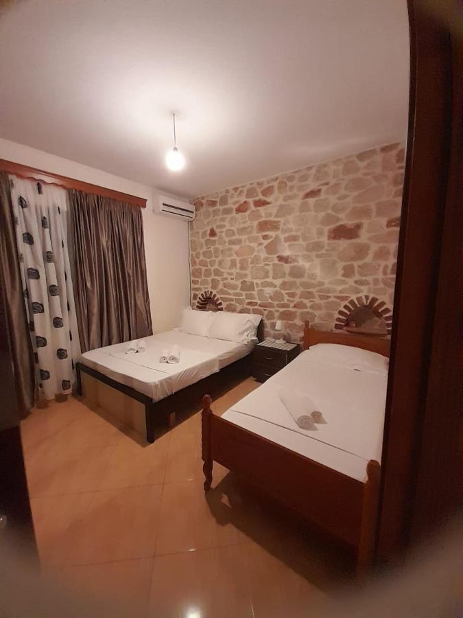 Altin Skrapari Guesthouse Ksamil Habitación foto
