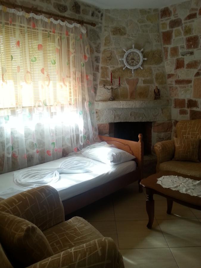 Altin Skrapari Guesthouse Ksamil Exterior foto